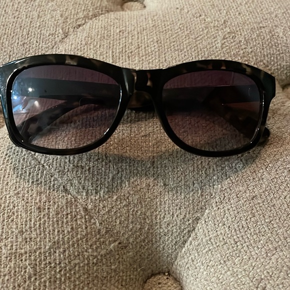 Like New Franco Sarto Sunglasses - Picture 1 of 5
